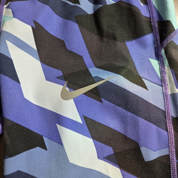 Nike Blue and Black Patterned 3/4 Leggings Size XS - Picture 2 of 7